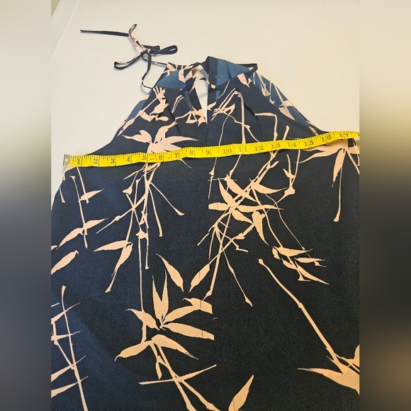 Banana Republic- Top Women's XS Navy and Pink Floral . - Picture 3 of 5